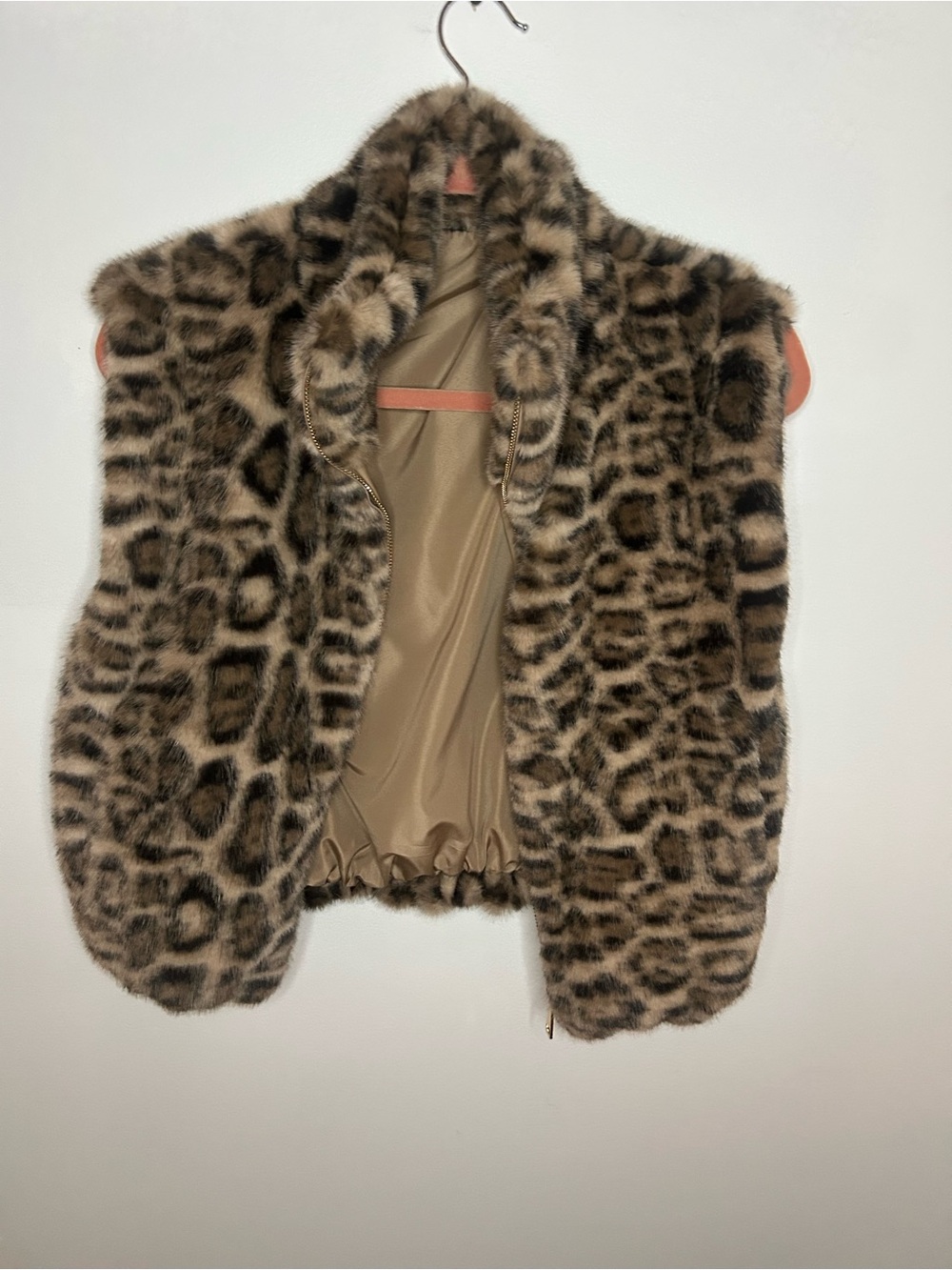 Super Soft NWT Leopard Faux Fur Vest With Pockets S/M